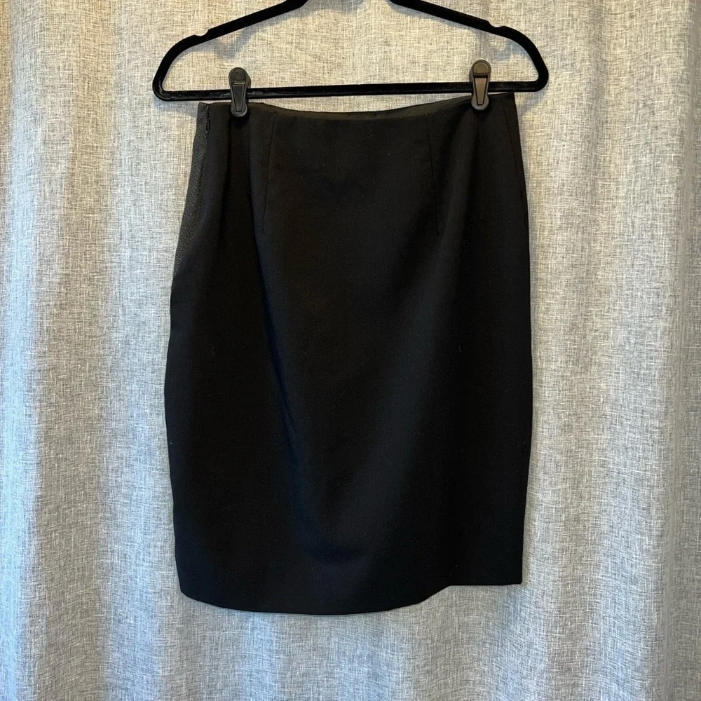𝅺The Limited Pencil Skirt size 4